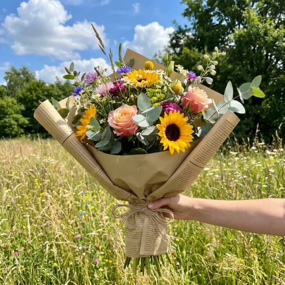 Пленка в рулоне матовая Газета двухцветная крафт темный размер 58см*10м 65мкм