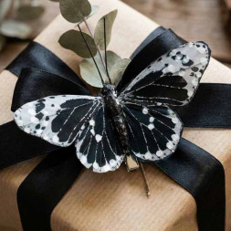 Бабочка на прищепке черно-белая размер 8см