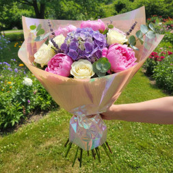 Пленка в рулоне с кремовым переливом размер 58см*10м 65мкм